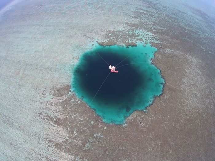 earth's deepest blue hole